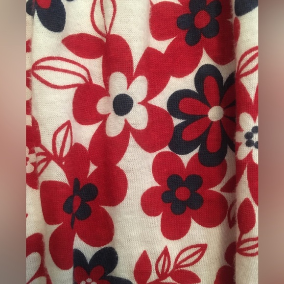 Floral Red Top - Picture 5 of 5